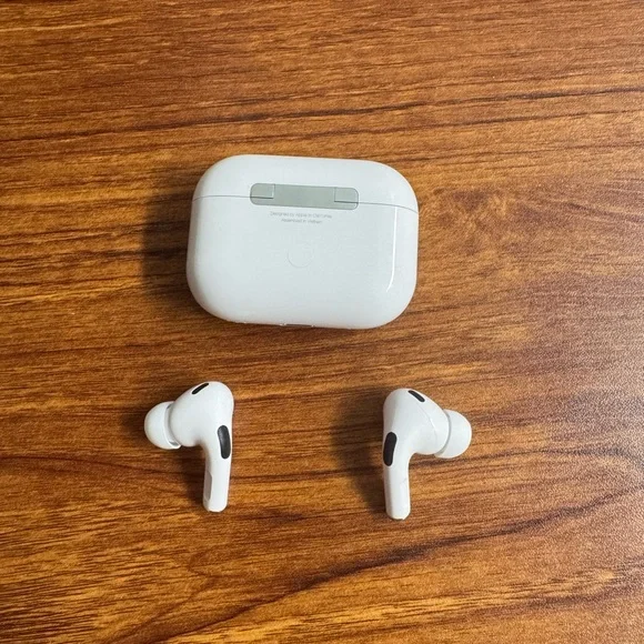 Apple AirPods 2nd Gen w/ Case, Box & Charger